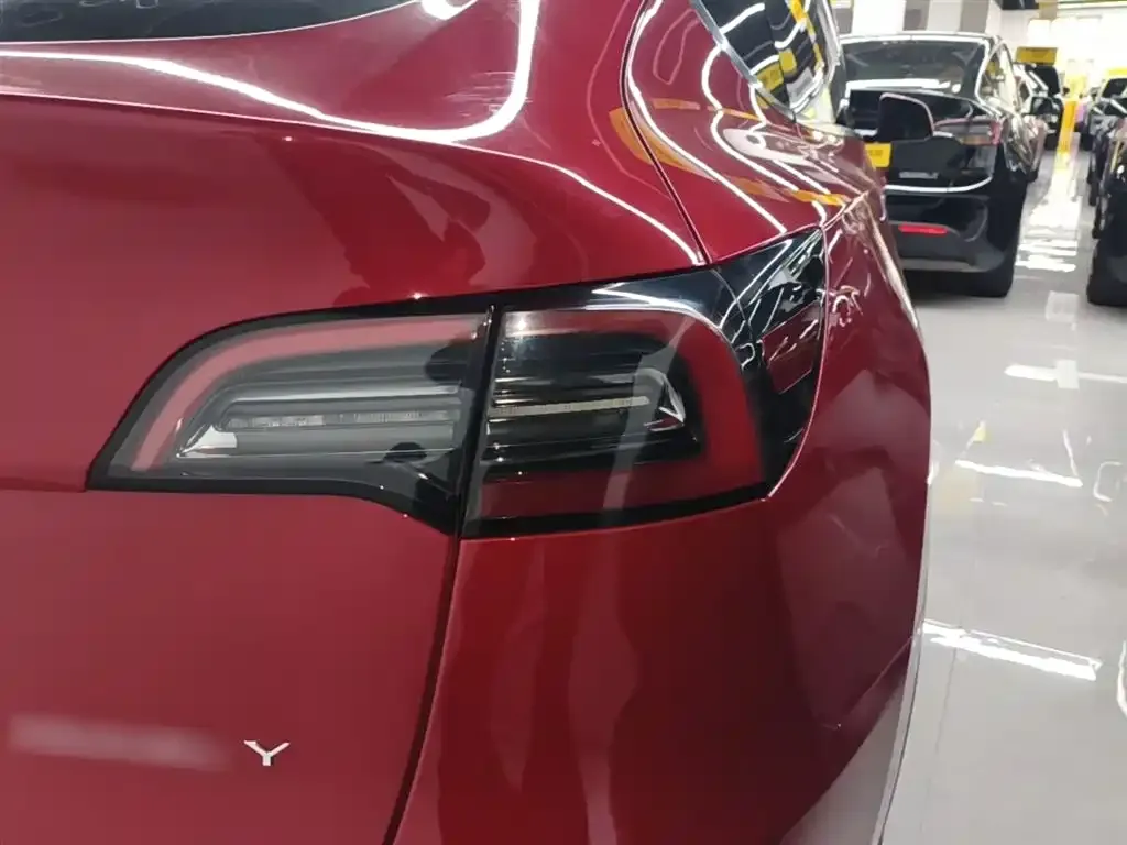 Tesla Model Y — фото 5