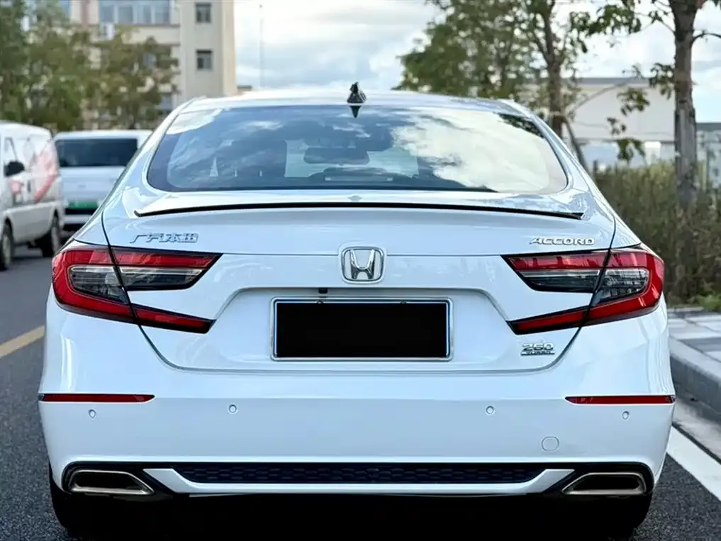 Honda Accord — фото 9