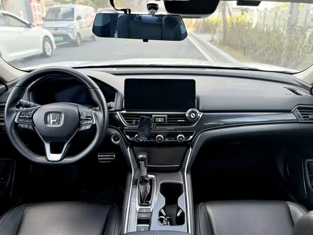 Honda Accord — фото 10