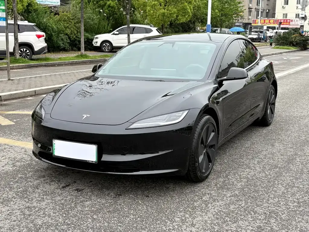 Tesla Model 3 — фото 1