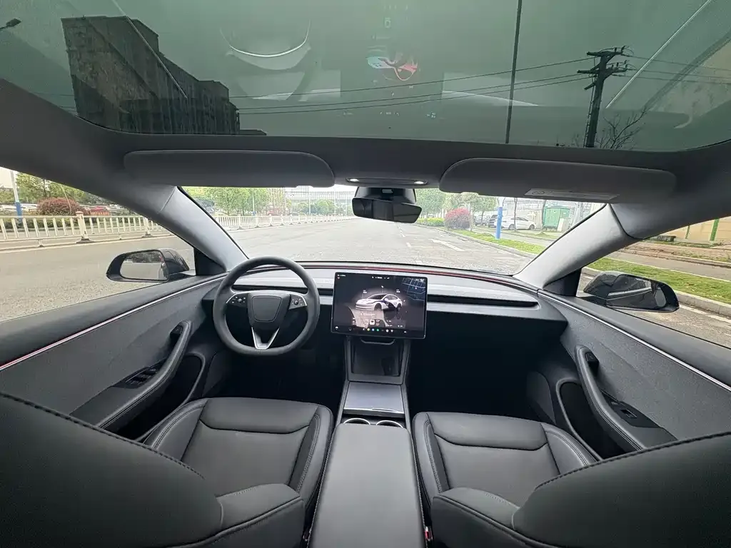 Tesla Model 3 — фото 3