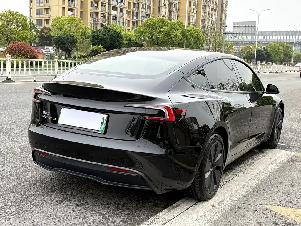 Tesla Model 3 — фото 4