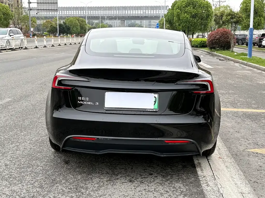 Tesla Model 3 — фото 2