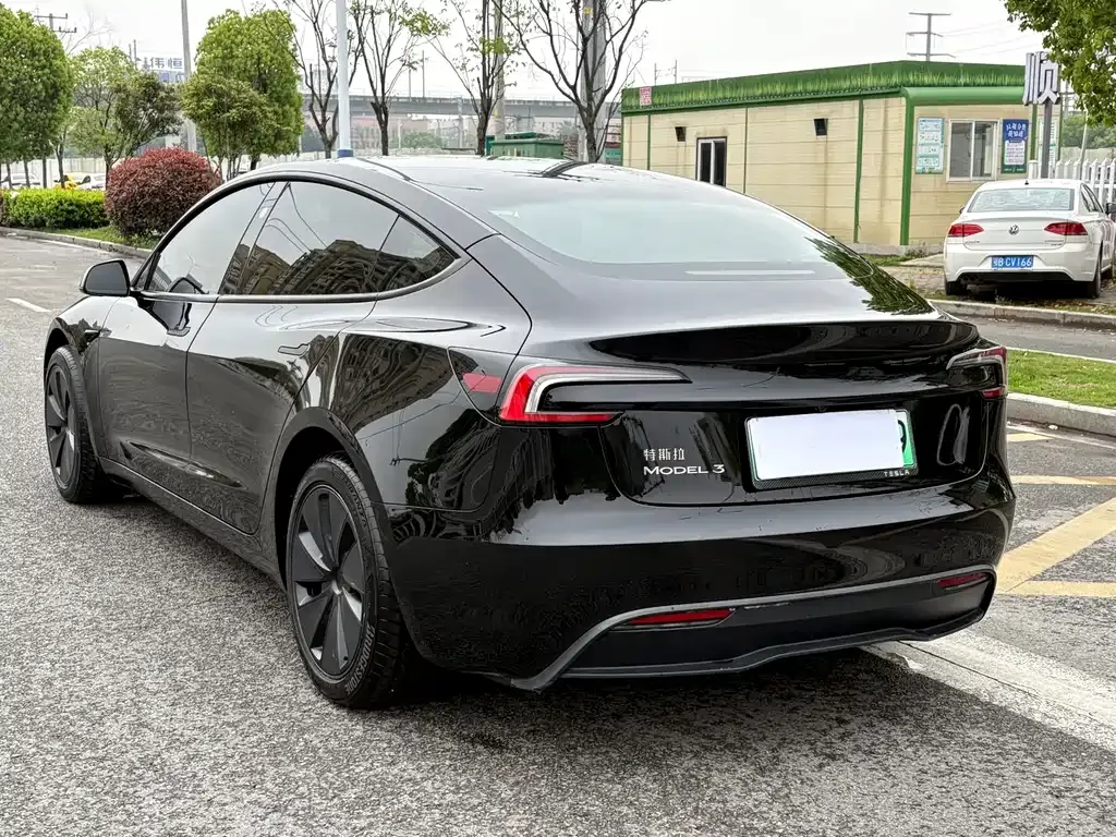 Tesla Model 3 — фото 9