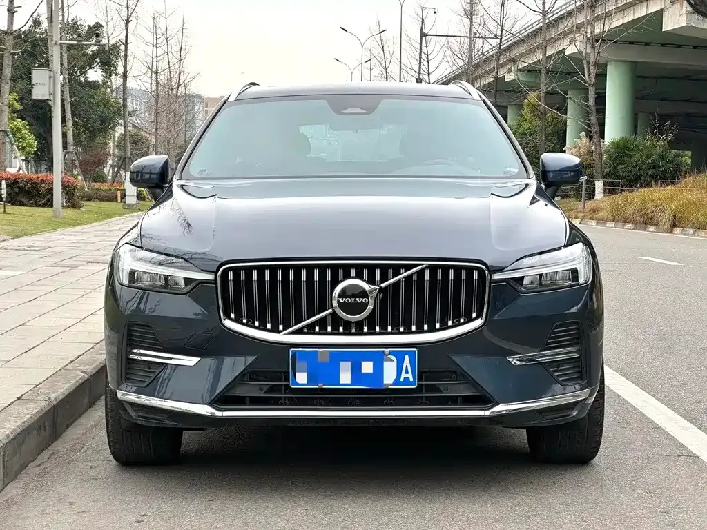 Volvo XC60 — фото 8