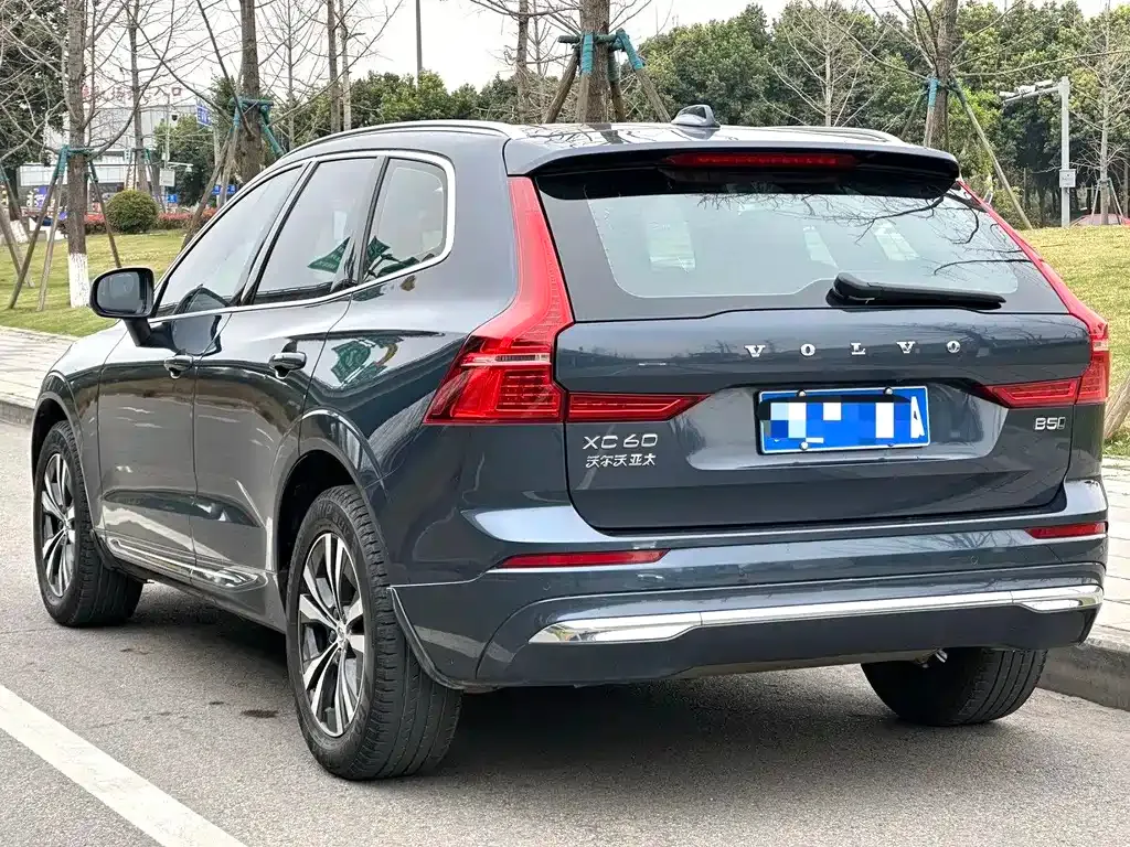 Volvo XC60 — фото 5