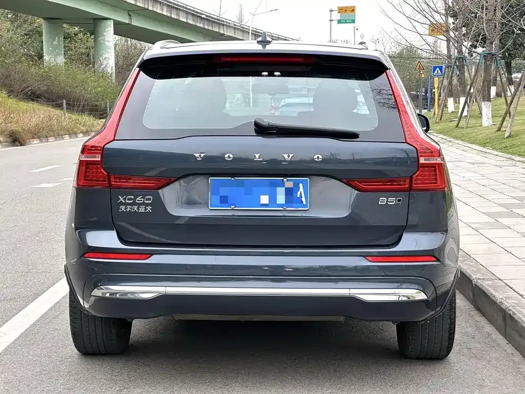 Volvo XC60 — фото 9