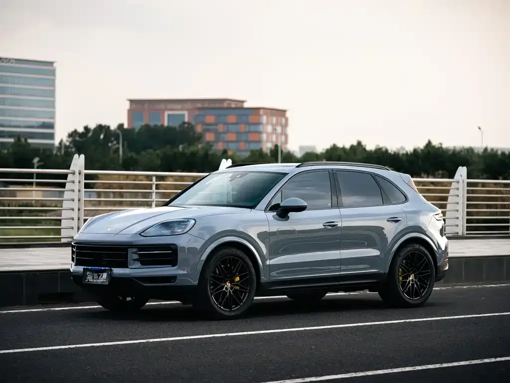 Porsche Cayenne — фото 1