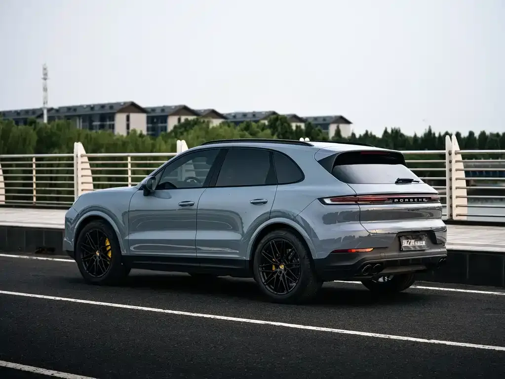 Porsche Cayenne — фото 7