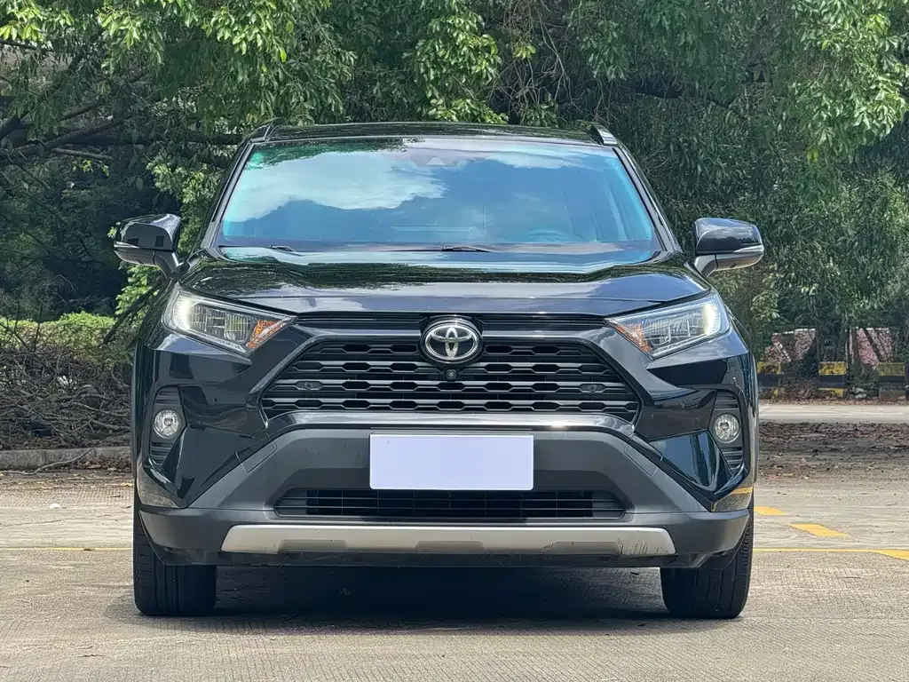 Toyota RAV4 — фото 8