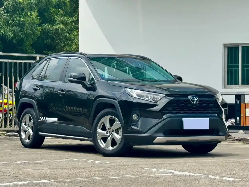 Toyota RAV4 — фото 7