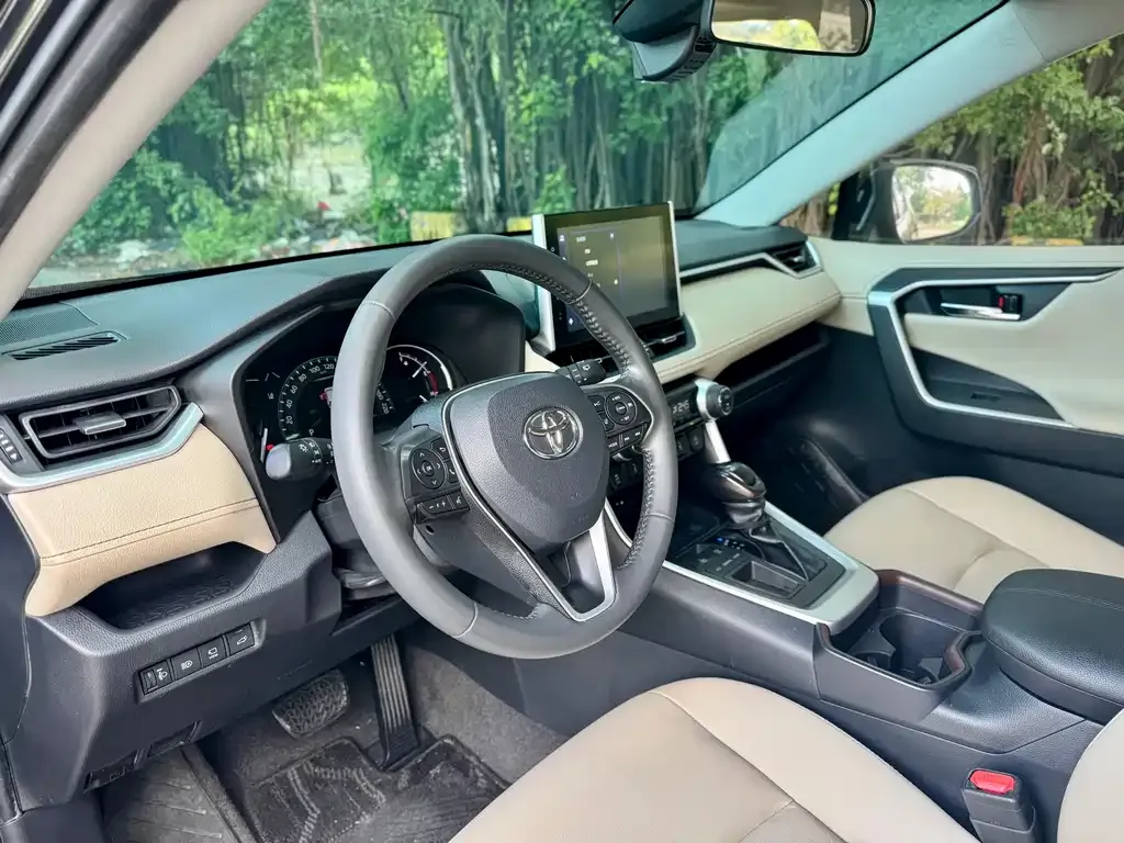 Toyota RAV4 — фото 10