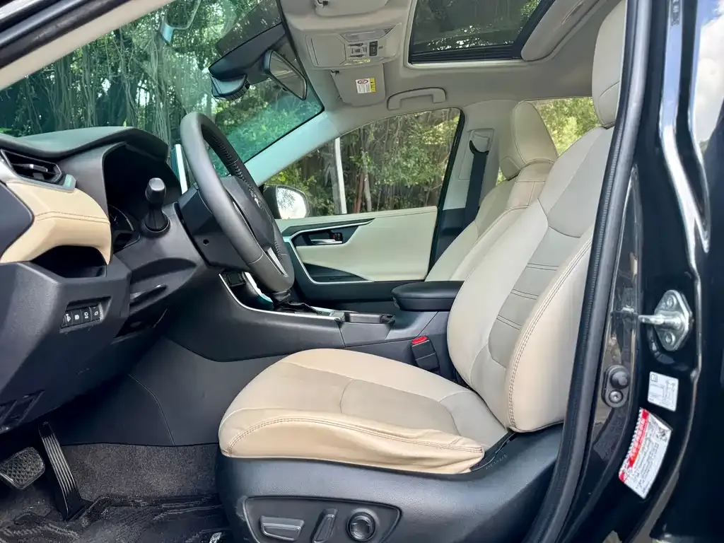 Toyota RAV4 — фото 5