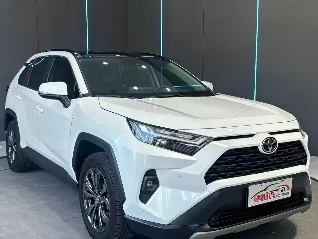 Toyota RAV4 — фото 7