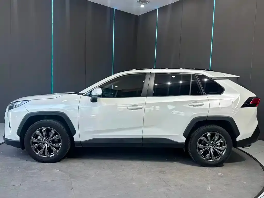 Toyota RAV4 — фото 6