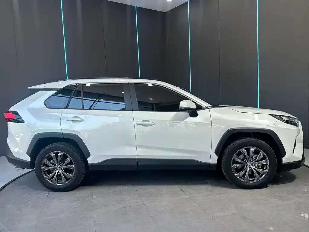 Toyota RAV4 — фото 2