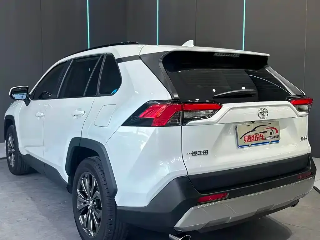 Toyota RAV4 — фото 4