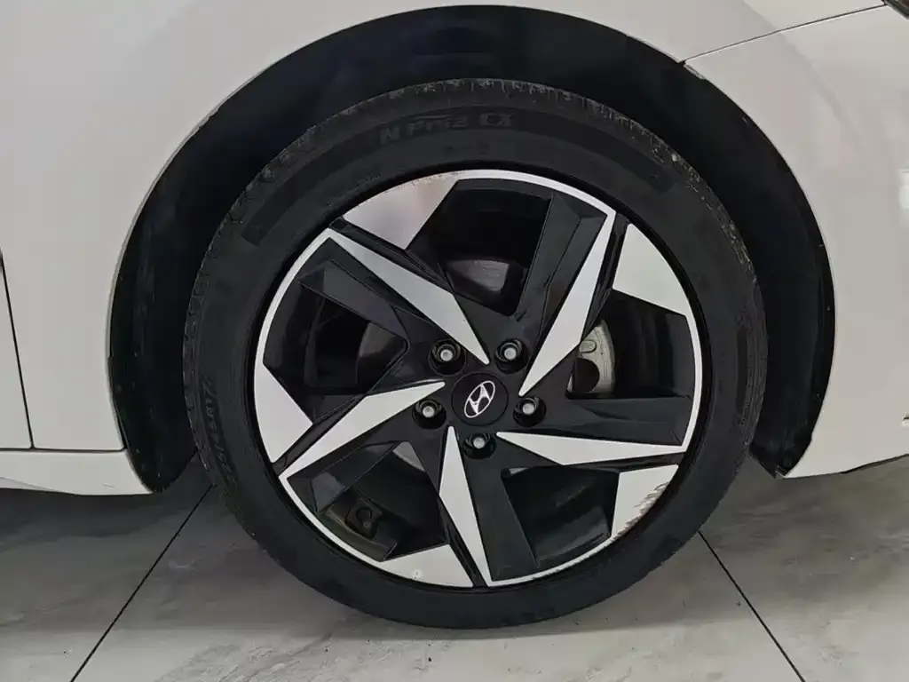 Hyundai Elantra — фото 10