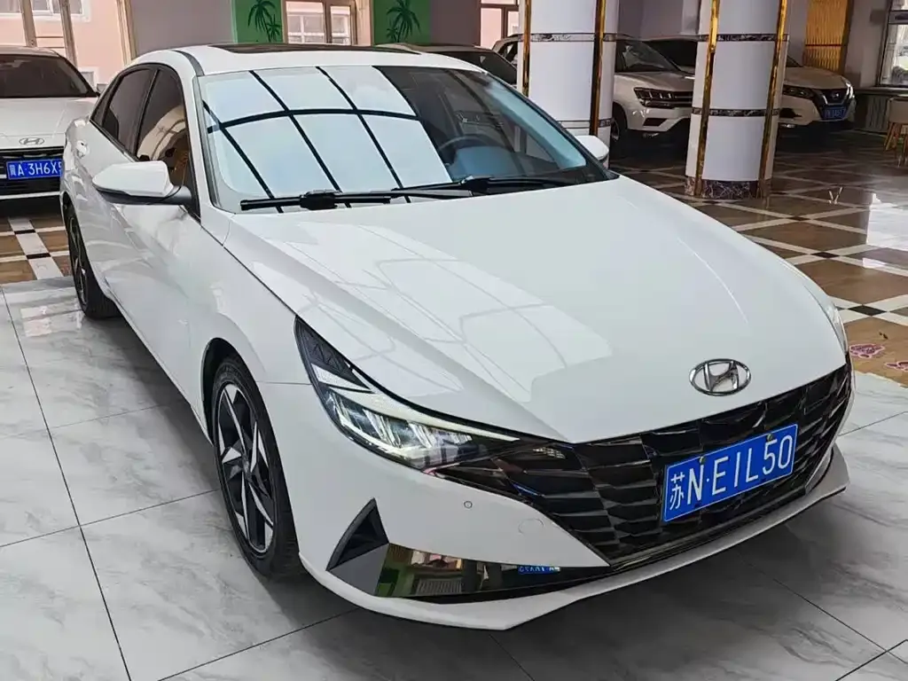 Hyundai Elantra — фото 4