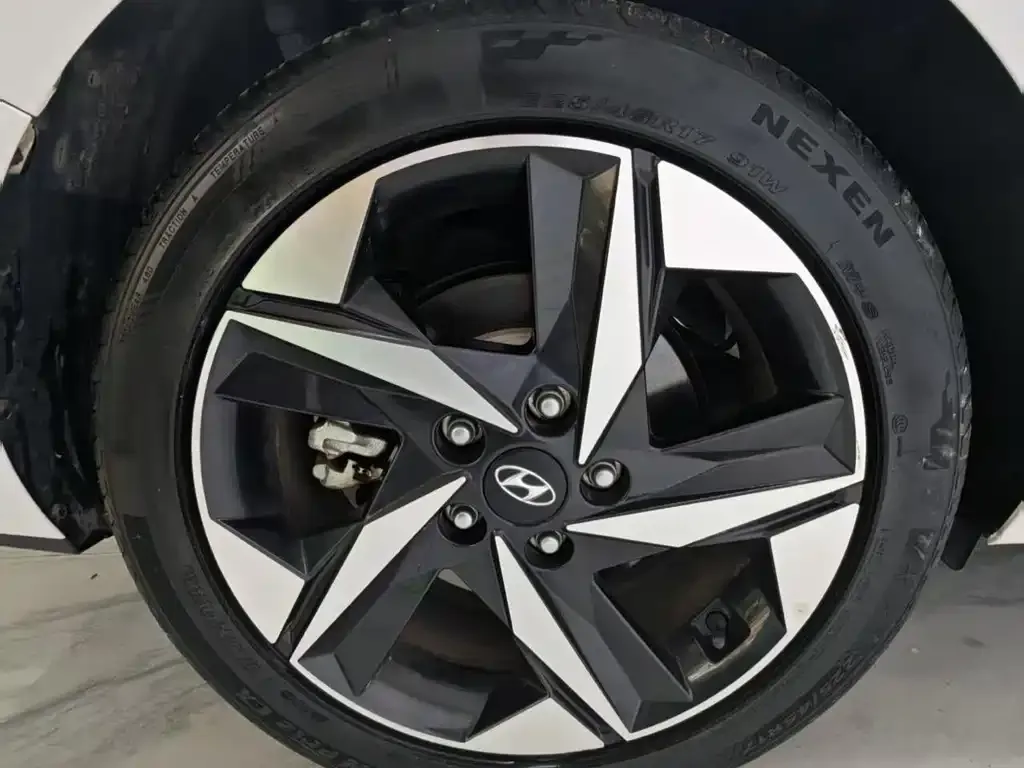 Hyundai Elantra — фото 9