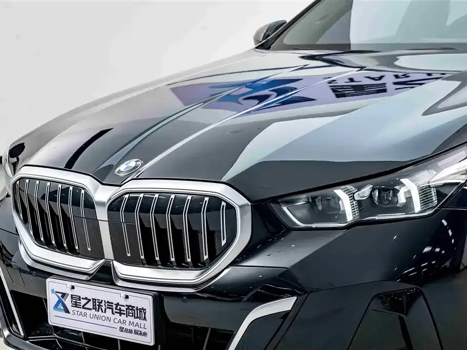 BMW 5 Series — фото 10