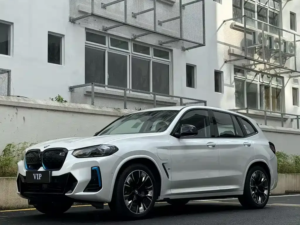 BMW iX3 — фото 1