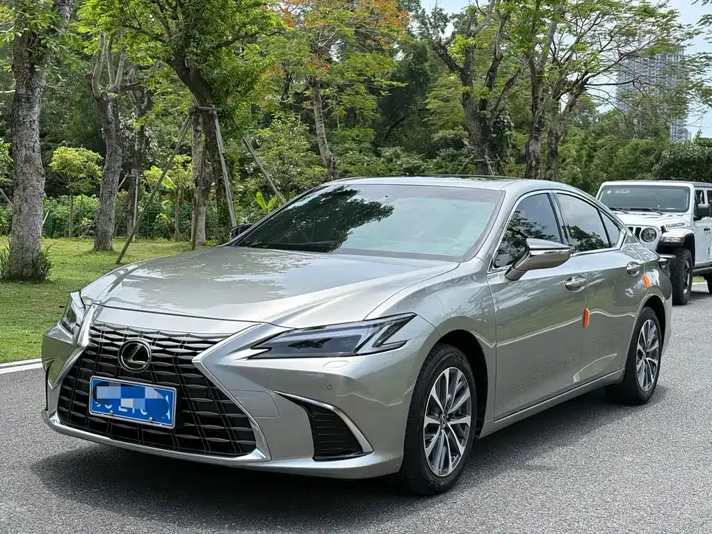 Lexus ES — фото 1