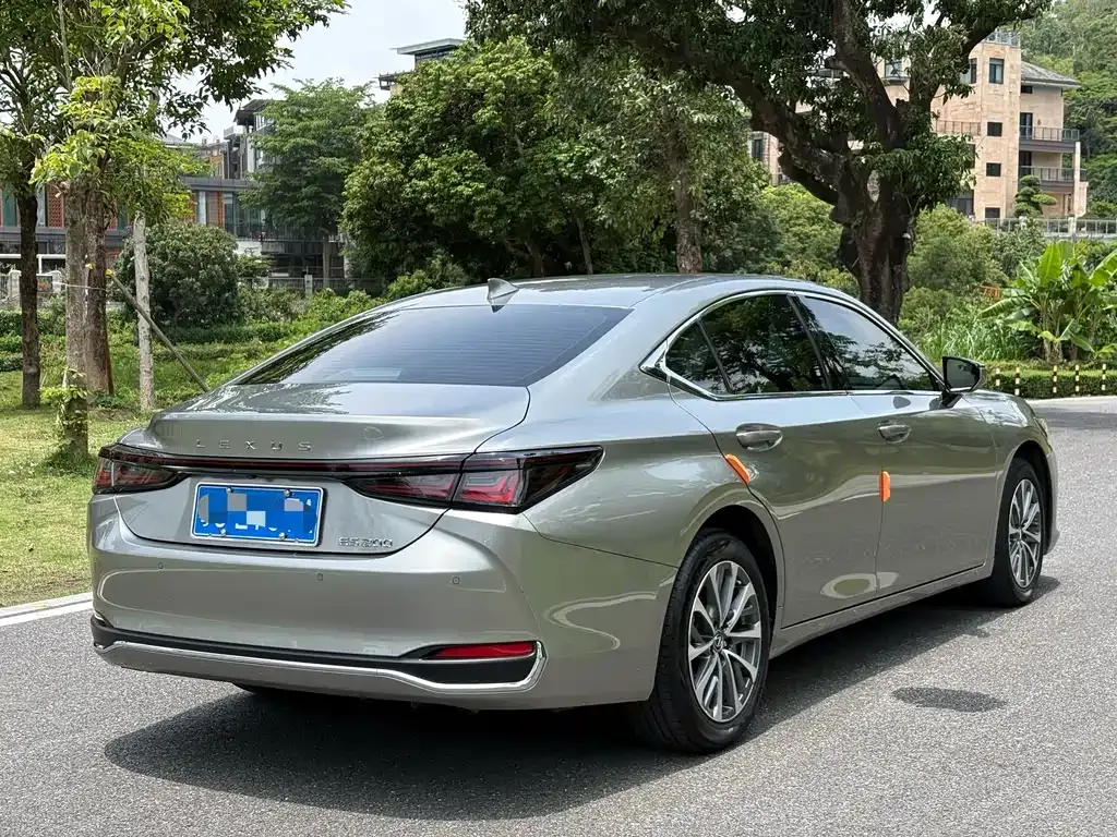 Lexus ES — фото 8