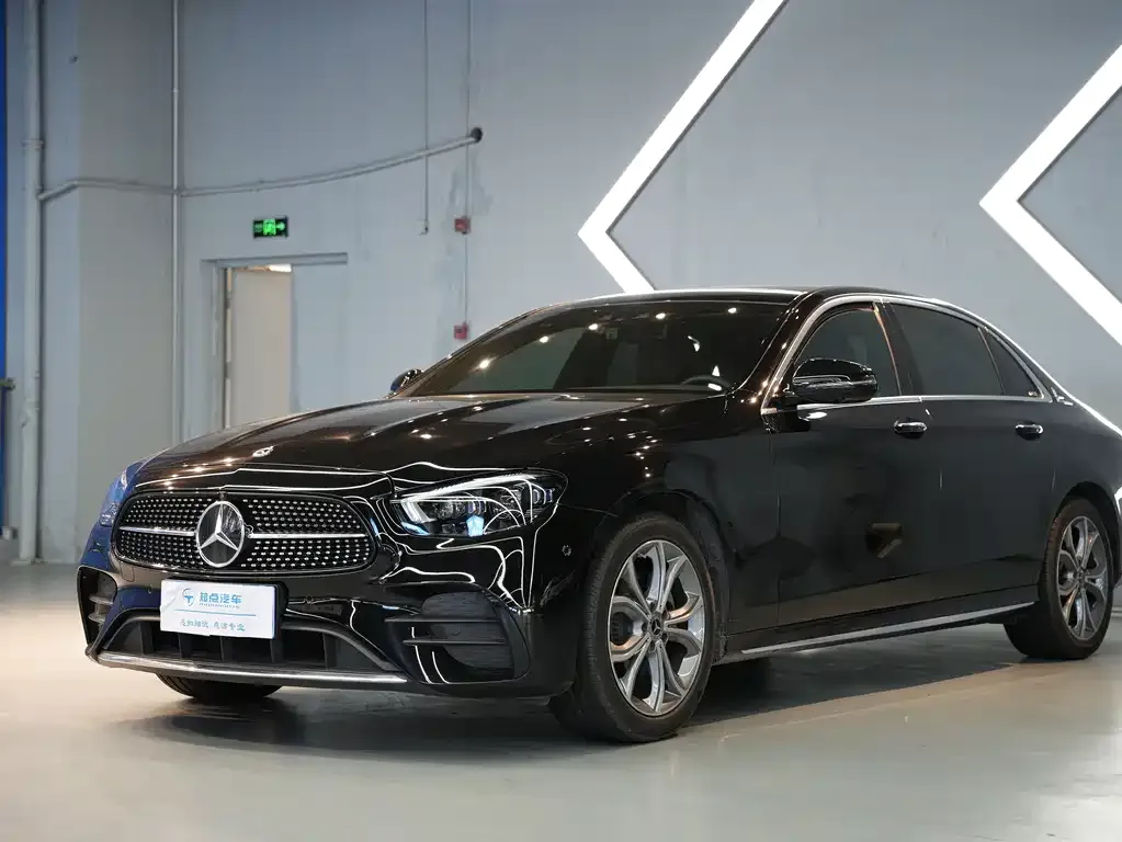 Mercedes-Benz E-Class — фото 1