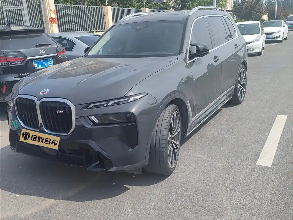 BMW X7 M60i