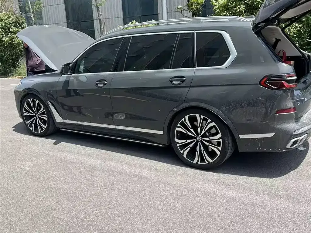 BMW X7 M60i 2023 из CN, фото 9