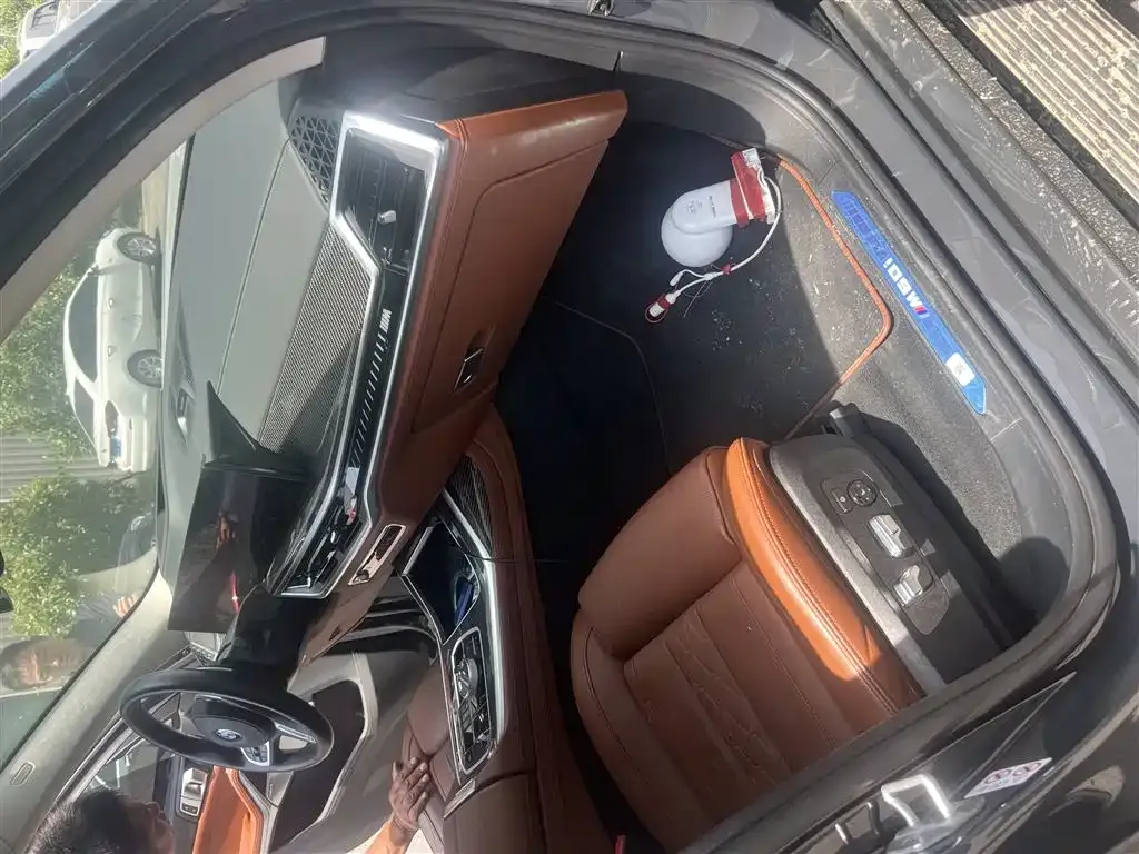 BMW X7 M60i 2023 из CN, фото 2