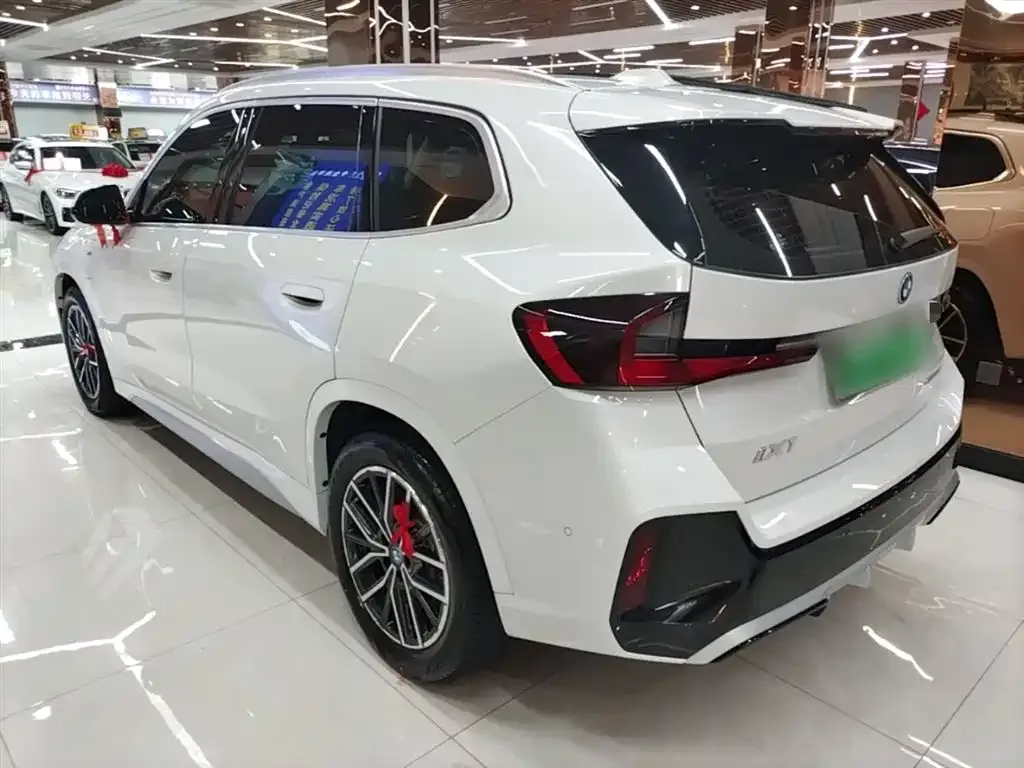 BMW iX1 2024 из CN, фото 3