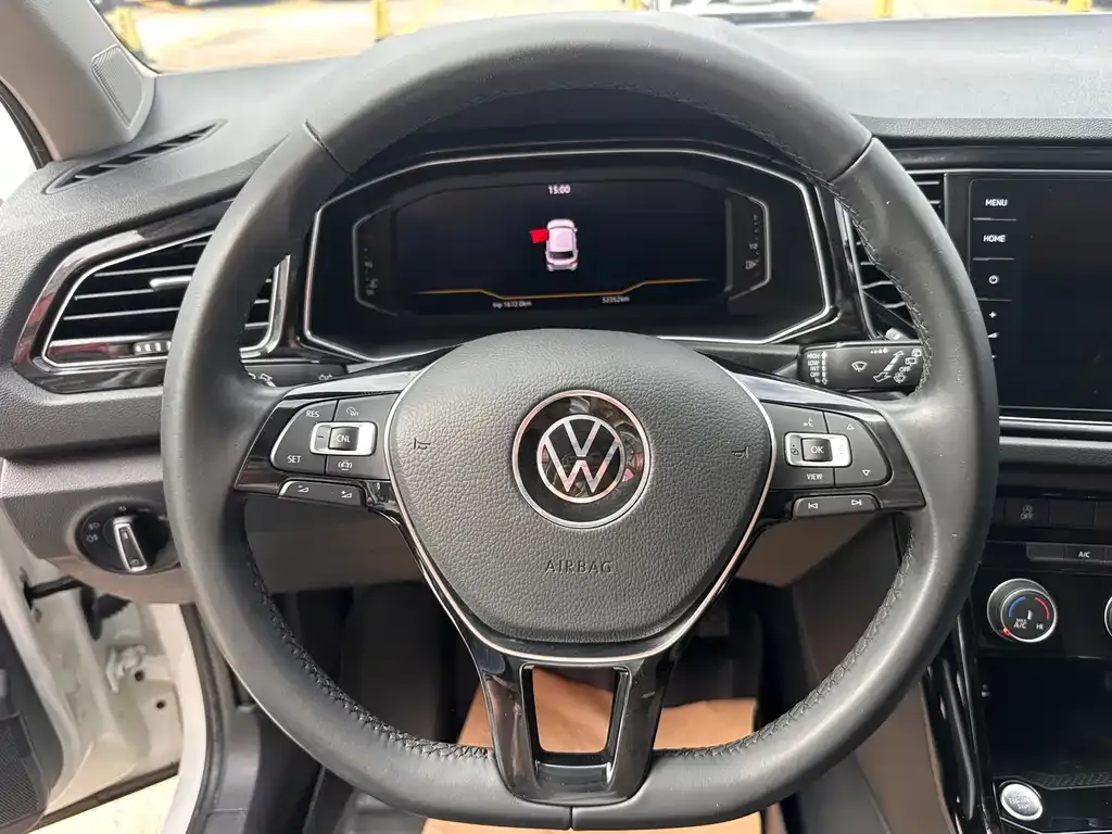 Volkswagen T-Roc — фото 2