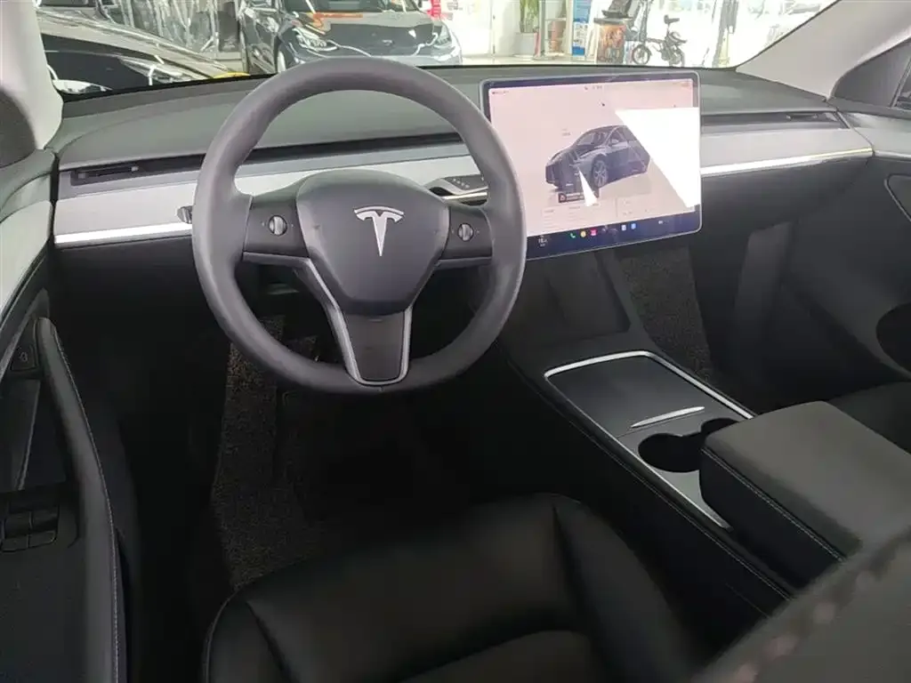 Tesla Model Y — фото 6