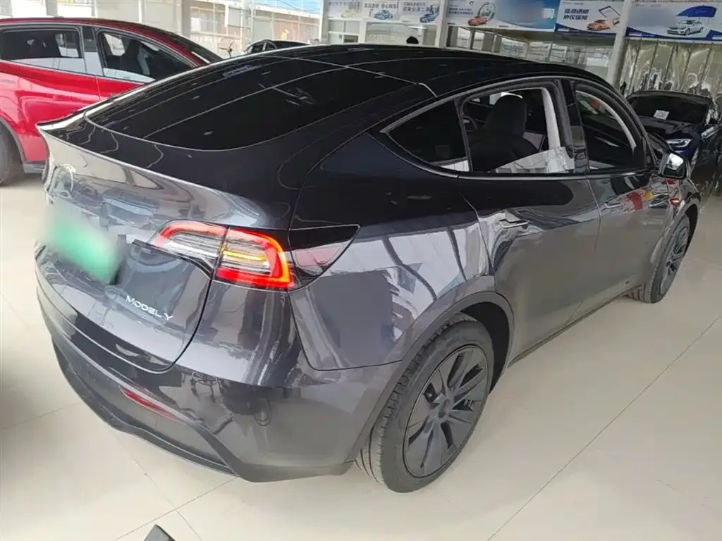 Tesla Model Y — фото 5