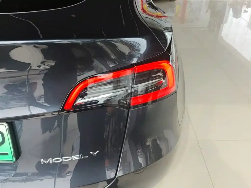 Tesla Model Y — фото 2