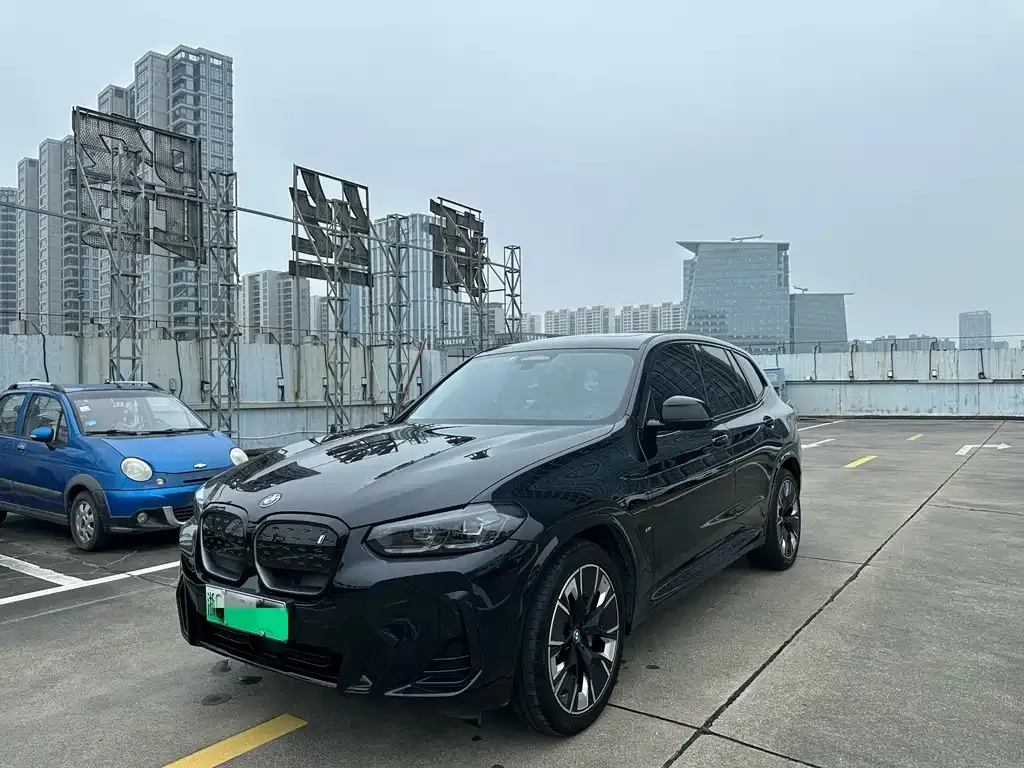 BMW iX3 — фото 1