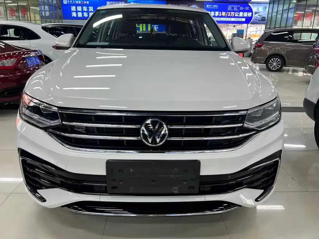 Volkswagen Tiguan L — фото 6