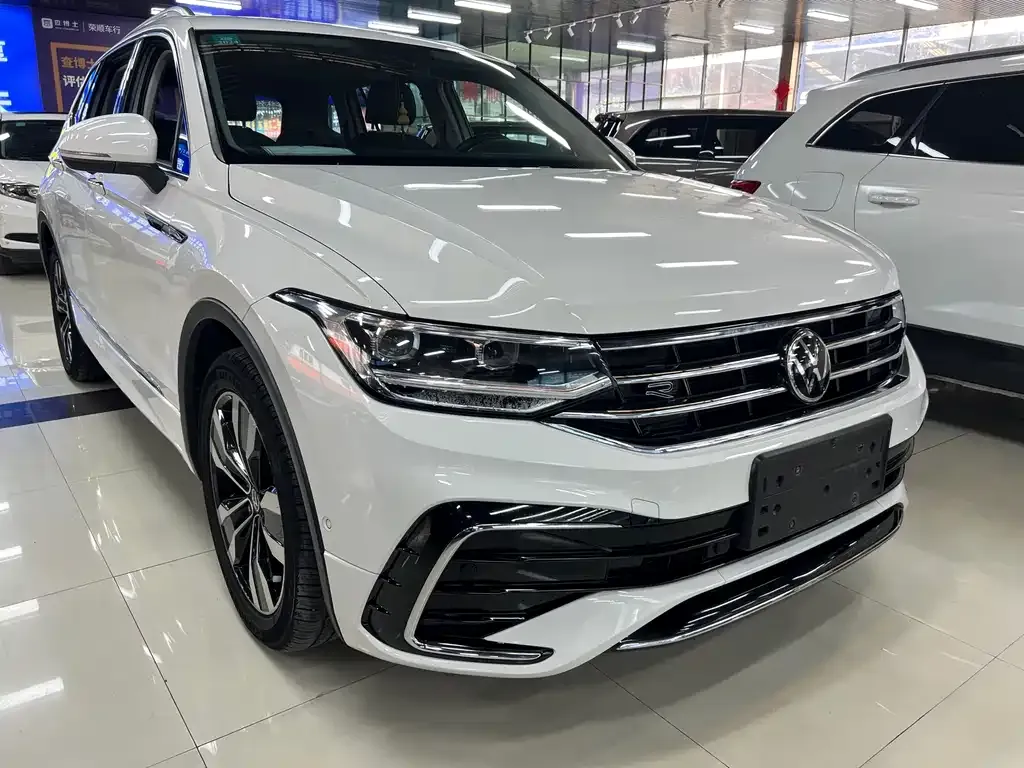 Volkswagen Tiguan L — фото 8