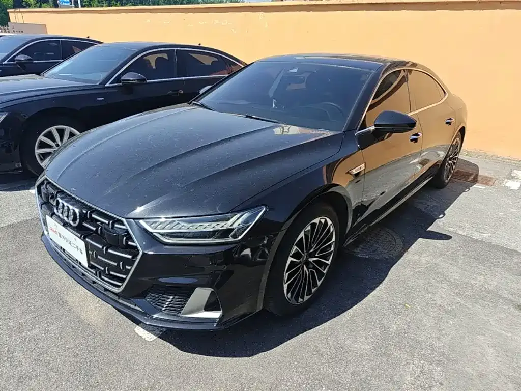 Audi A7L — фото 1