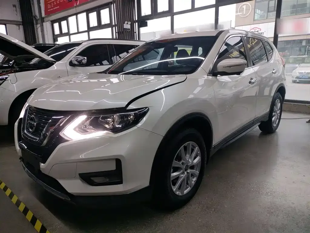 Nissan X-Trail — фото 1