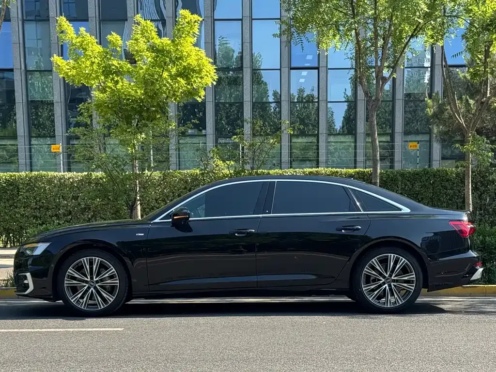 Audi A6L — фото 8