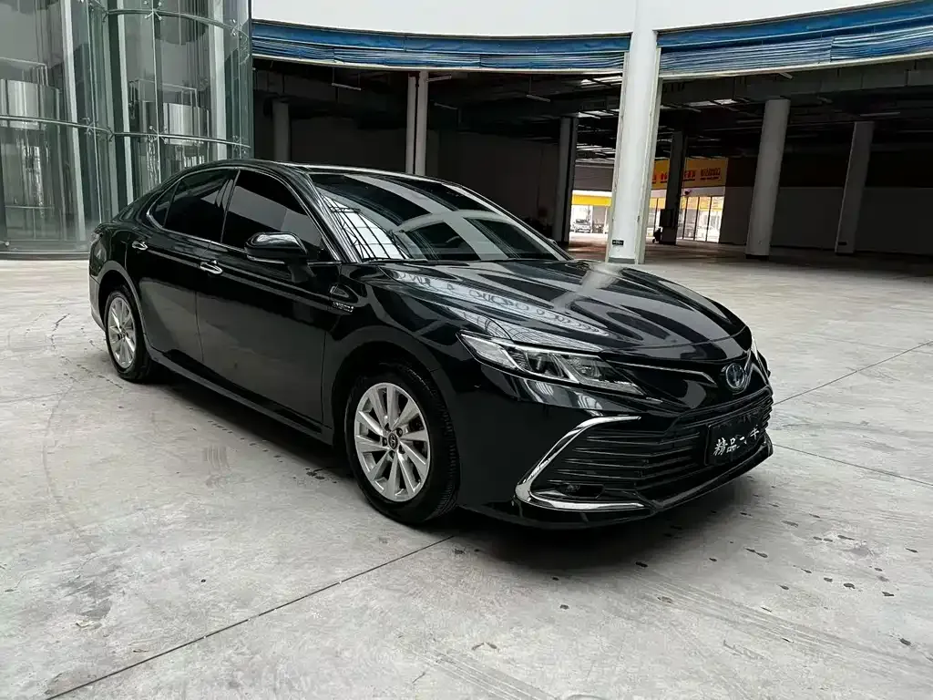 Toyota Camry — фото 3
