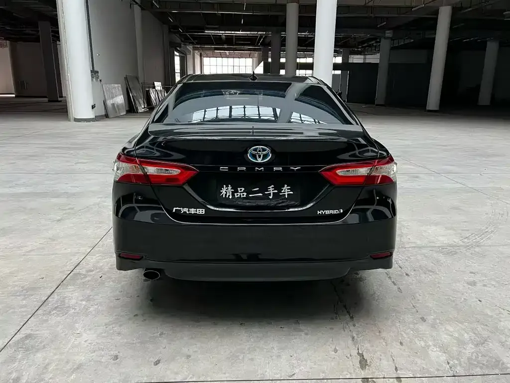 Toyota Camry — фото 4