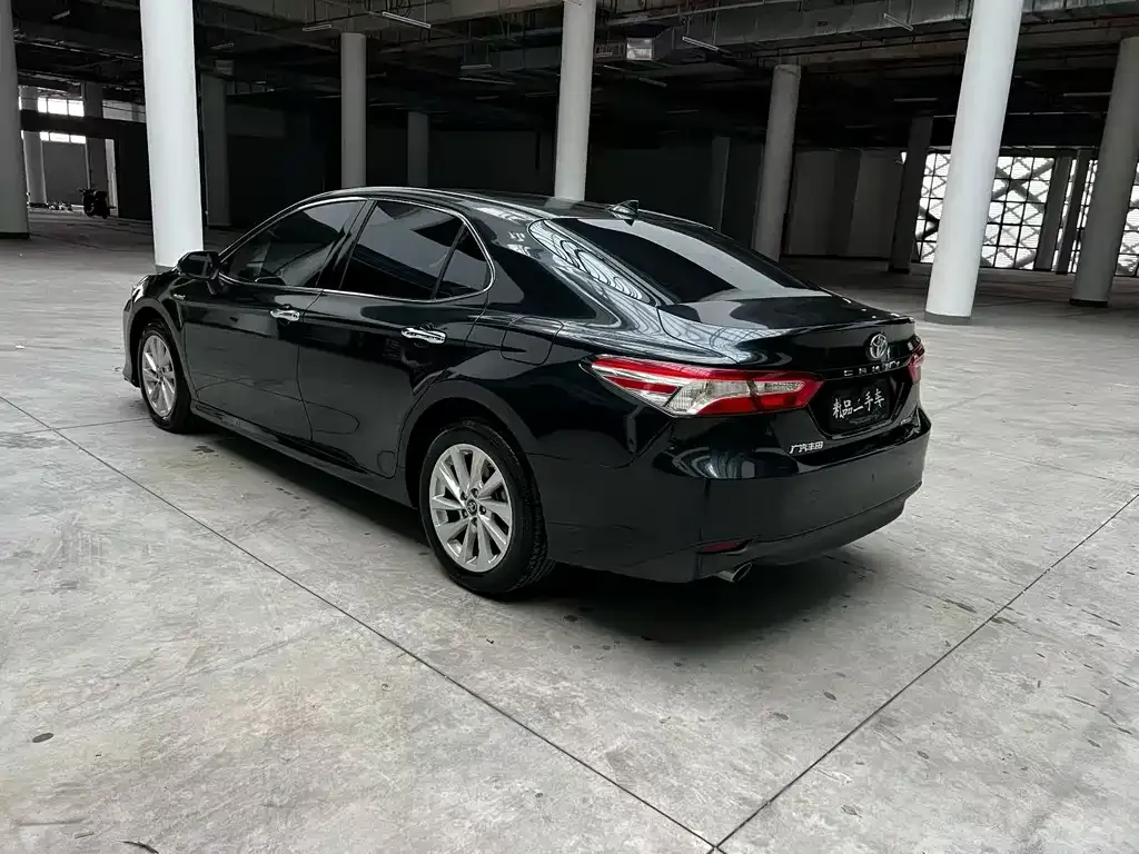 Toyota Camry — фото 8