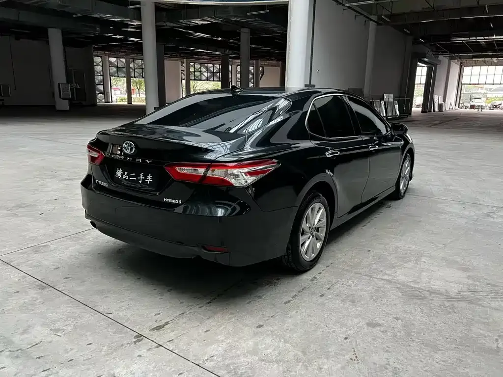 Toyota Camry — фото 9