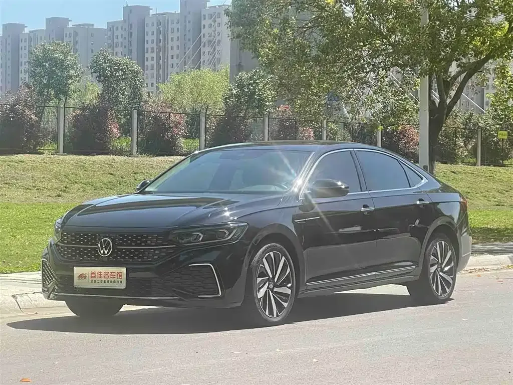 Volkswagen Passat — фото 1