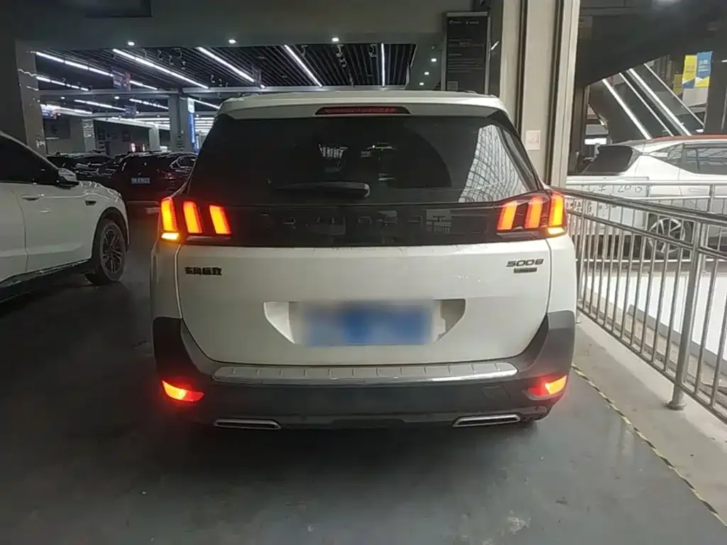 Peugeot 5008 — фото 10