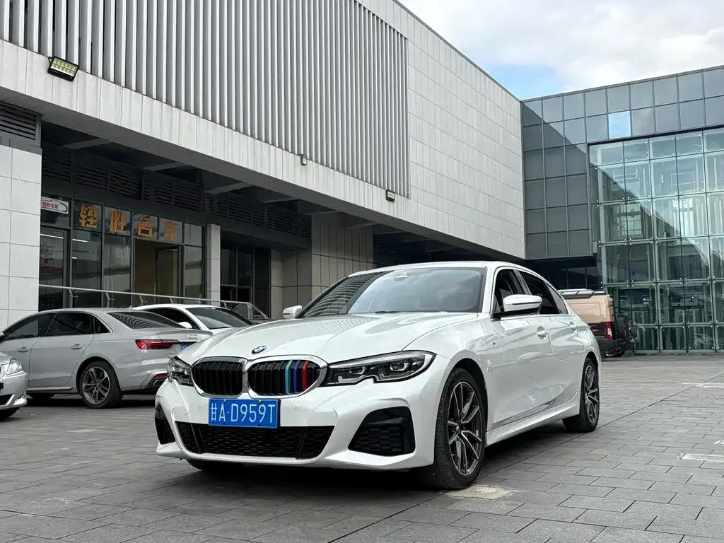 BMW 3 Series — фото 1